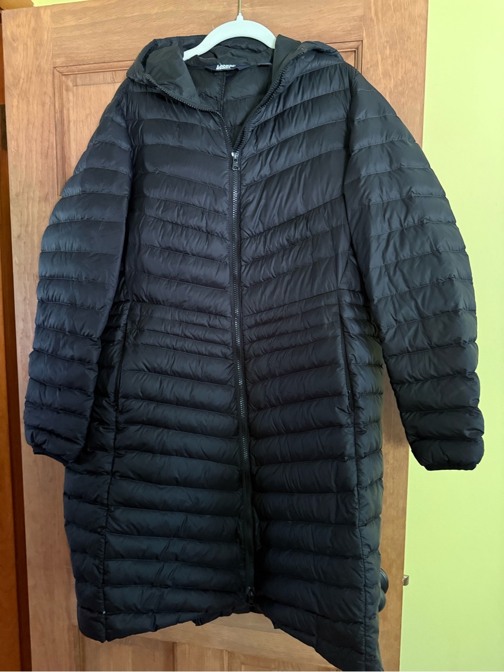 Lands End Black Packable Puffer Coat with Hood and zip pockets woman’s size XL